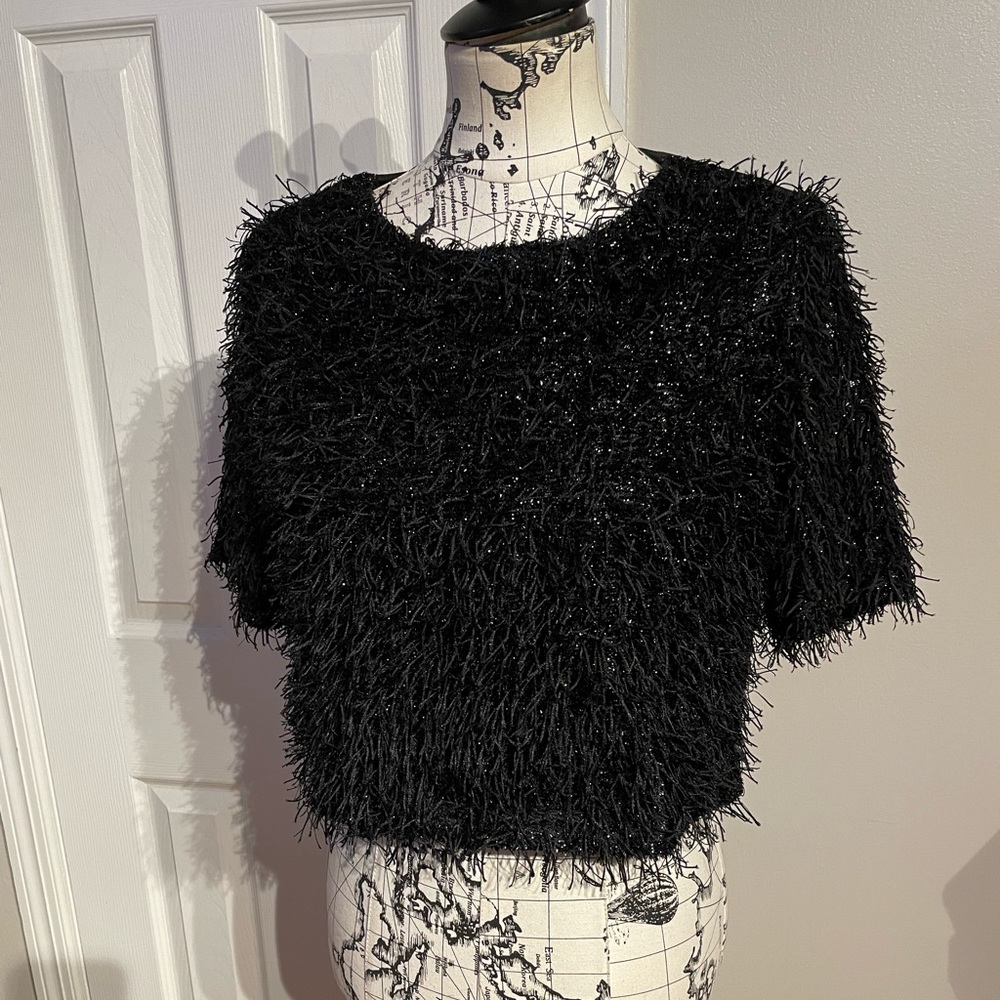 👹NWT Gracia Textured Fringe Shiny Fuzzy Teddy Crop Top Zip back short sleeve L
